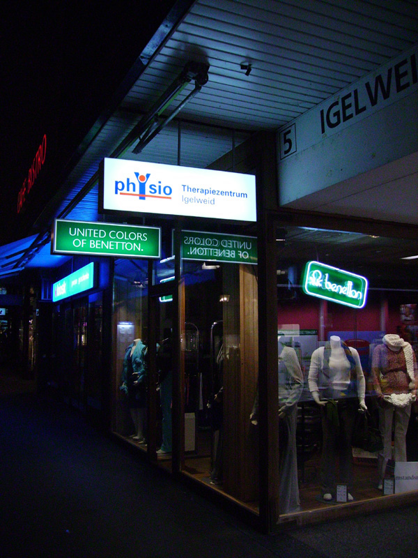 Beschilderung - Nacht - Physiotherapiezentrum Igelweid